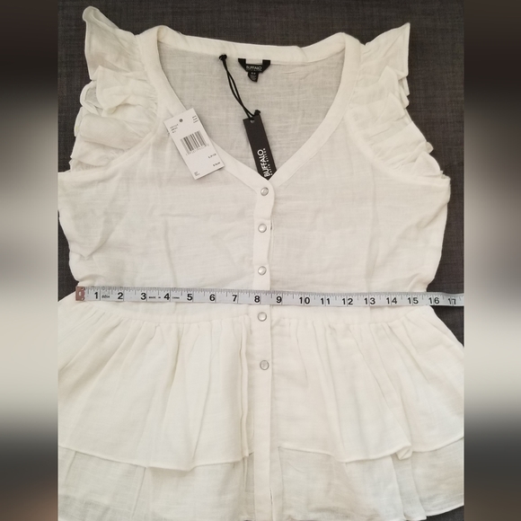 NEW Buttoned blouse - Picture 7 of 8